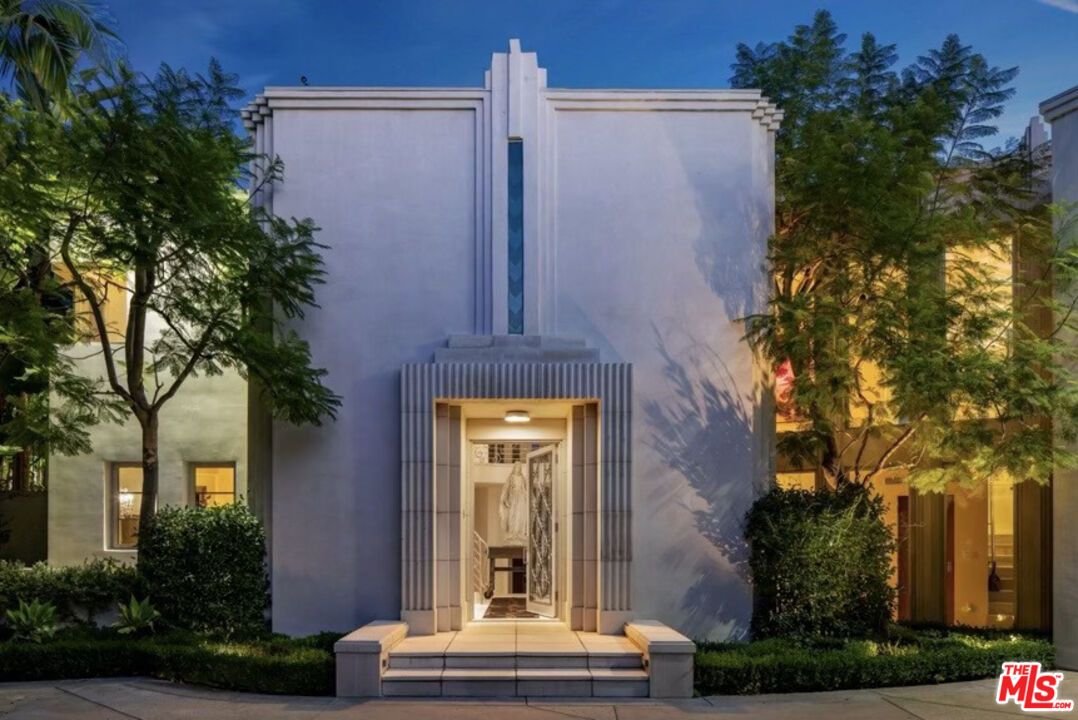 Exterior, Facade, None