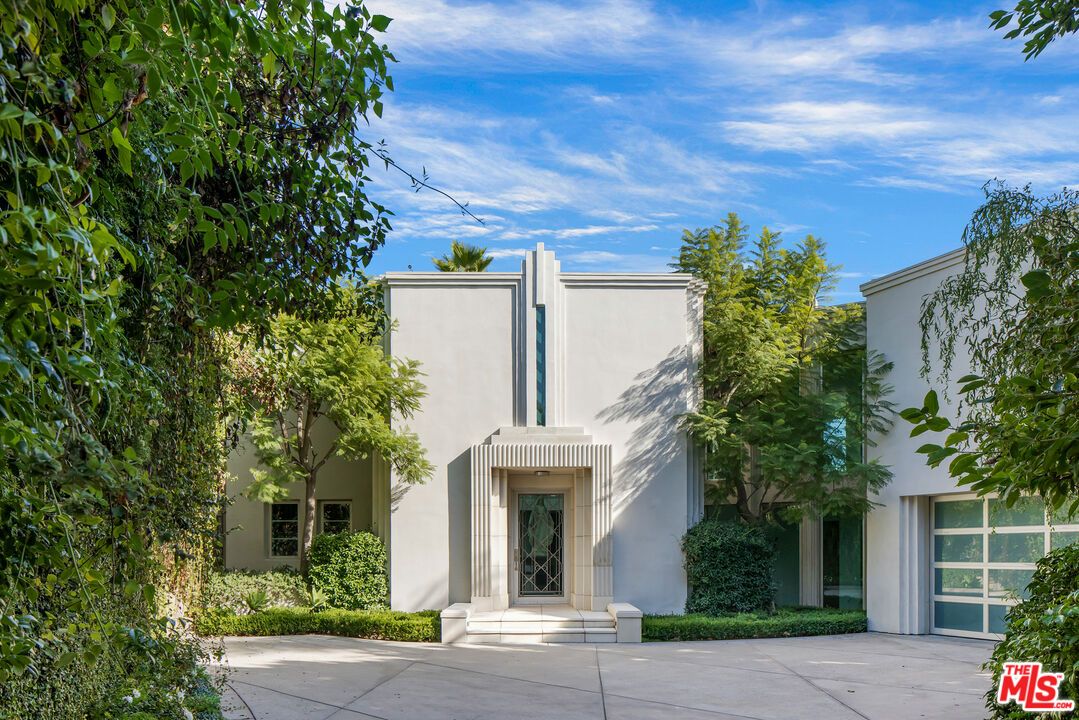 Attached, Exterior, Facade, Modern