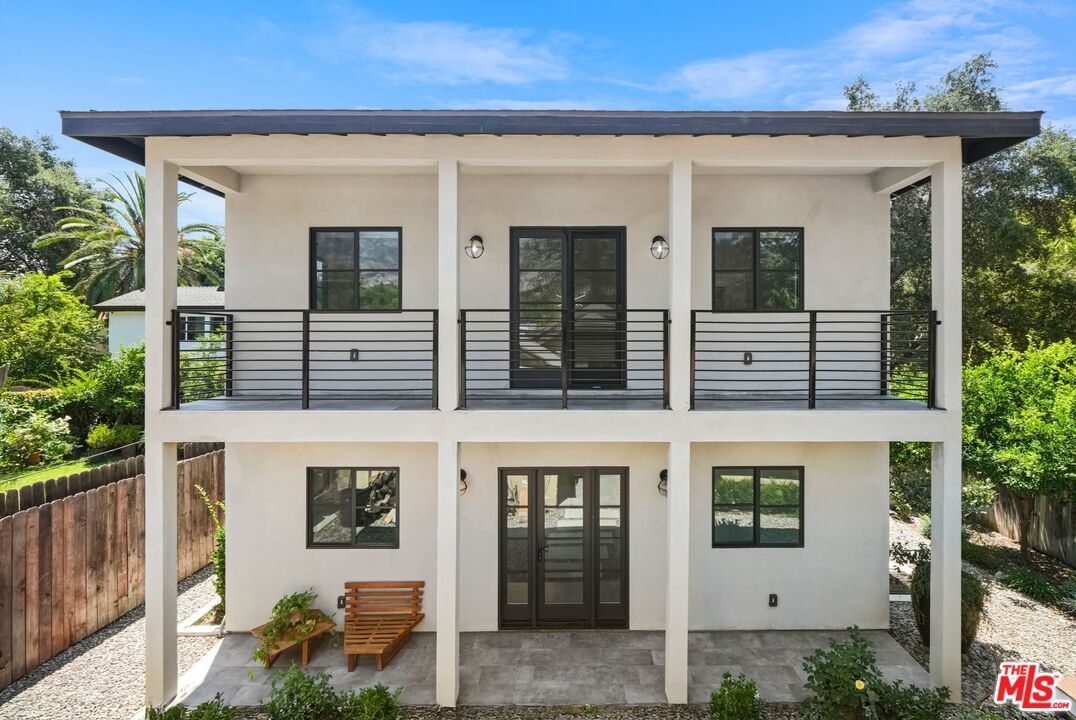 Exterior, Facade, Modern