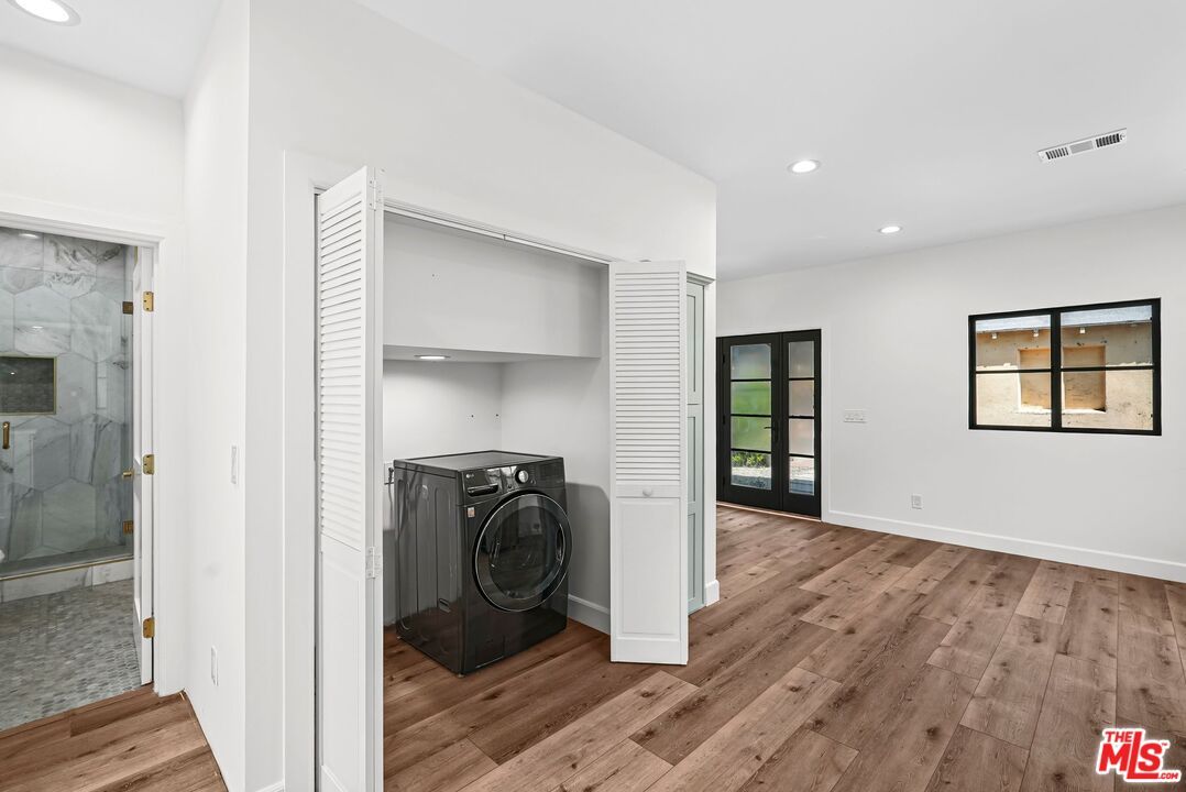 Interior, Recessed Lighting, Utility Closets, Washer, Wood Texture Flooring