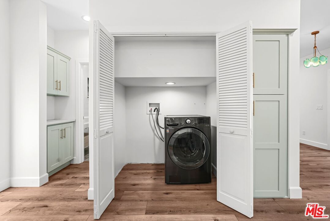 Interior, Pendant Lights, Recessed Lighting, Utility Closets, Washer, Wood Texture Flooring