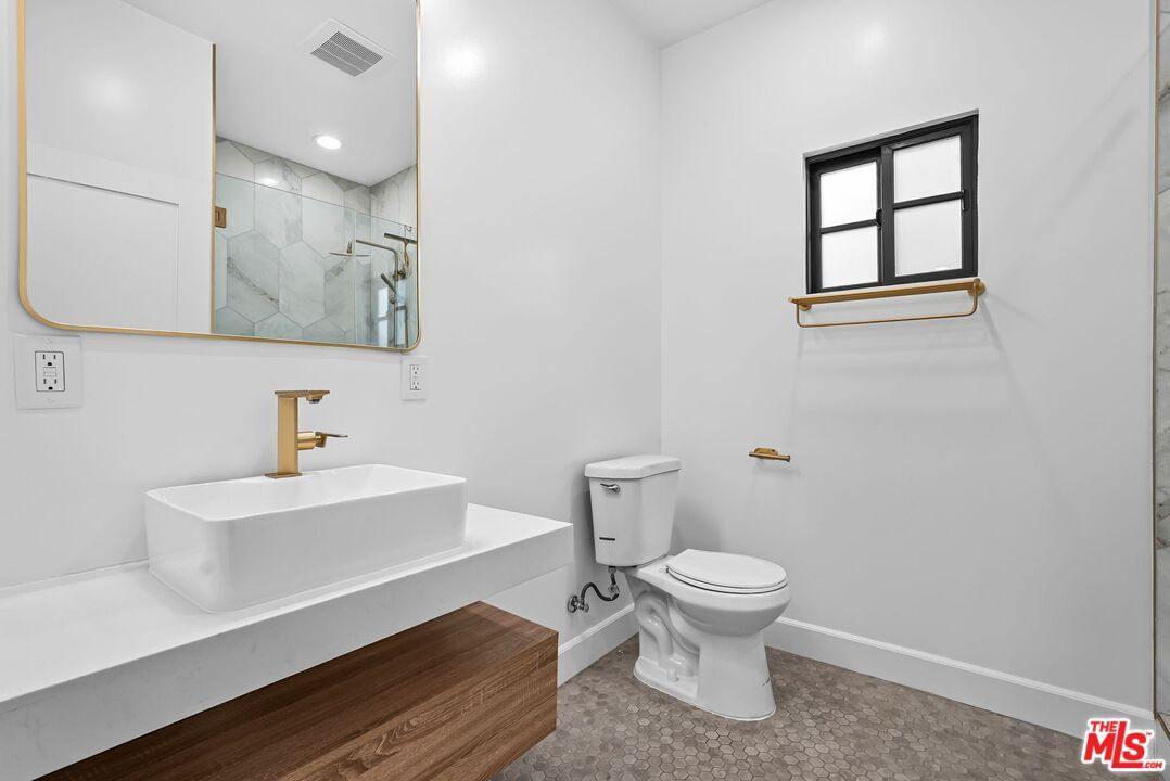 Bathroom, Interior, Recessed Lighting, Wood Texture Flooring
