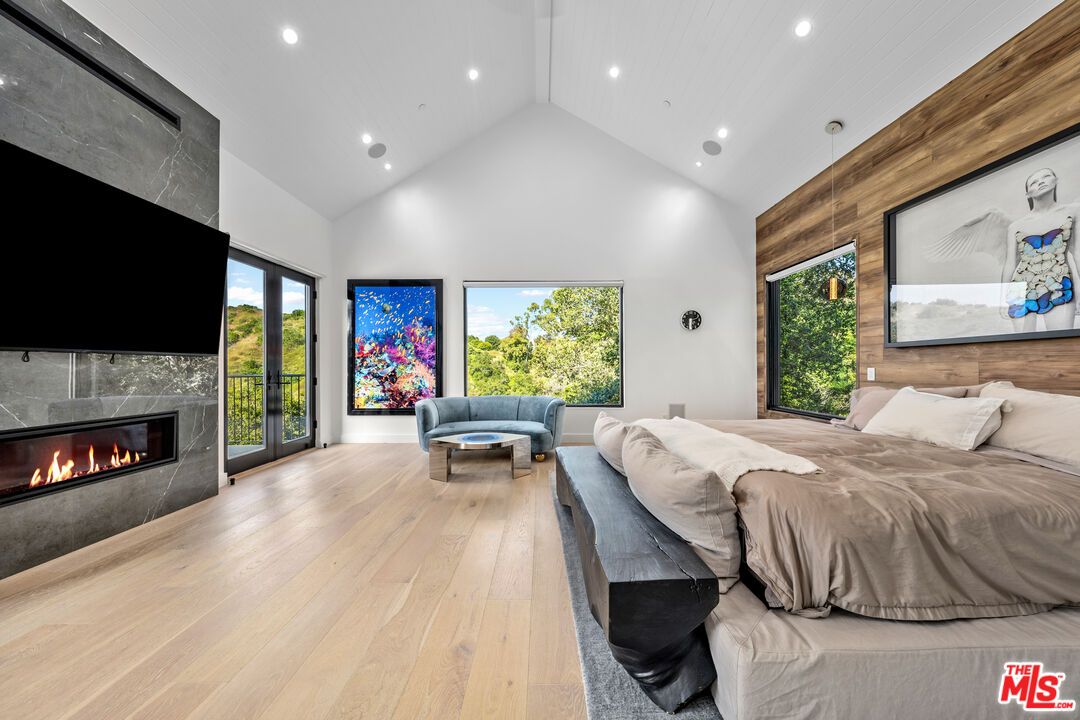 Bedroom, Fireplace, Interior, Pendant Lights, Recessed Lighting, Wood Texture Flooring
