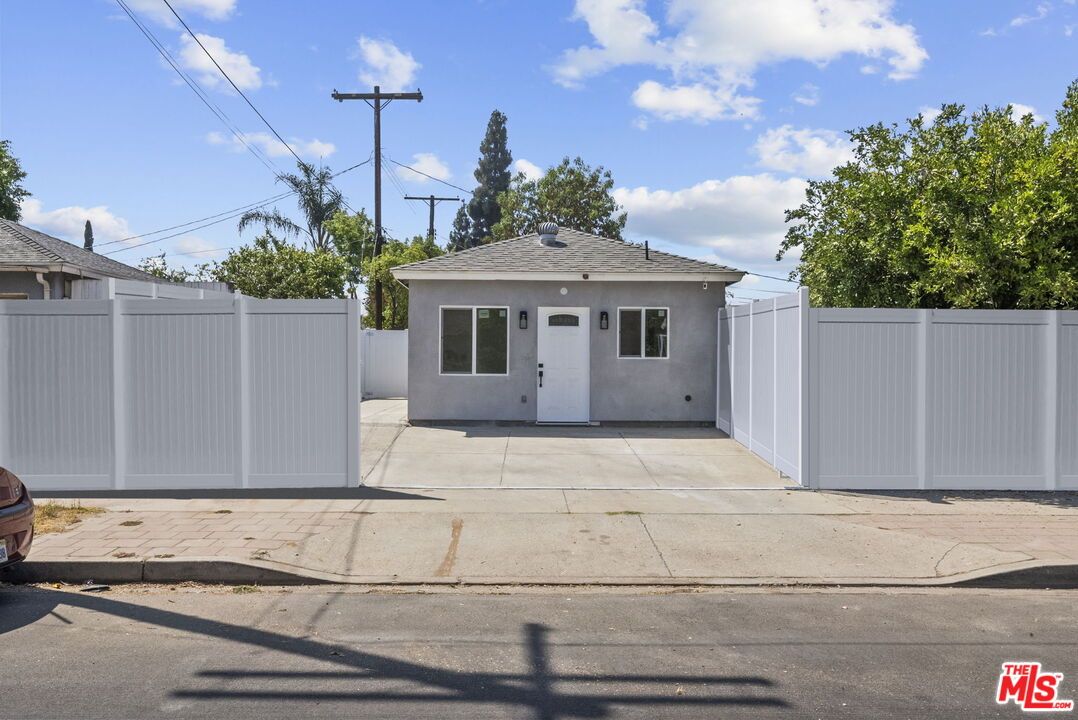 Exterior, Facade, None