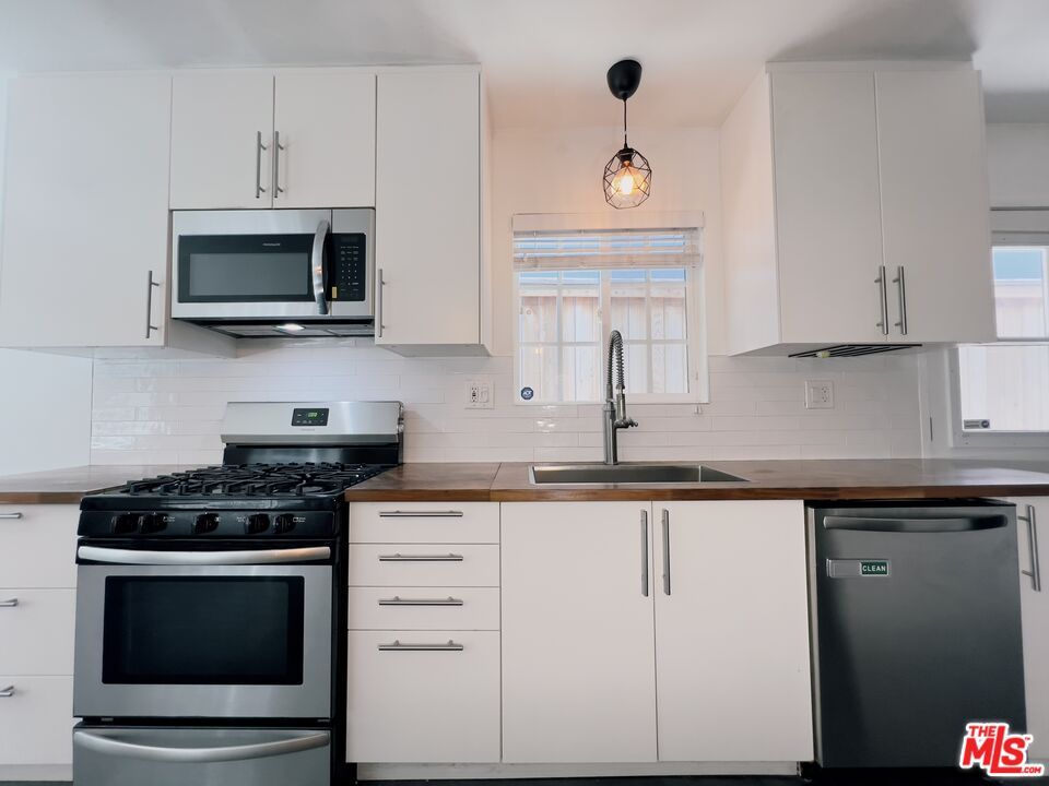Interior, Kitchen, Pendant Lights, Stainless Steel Appliances