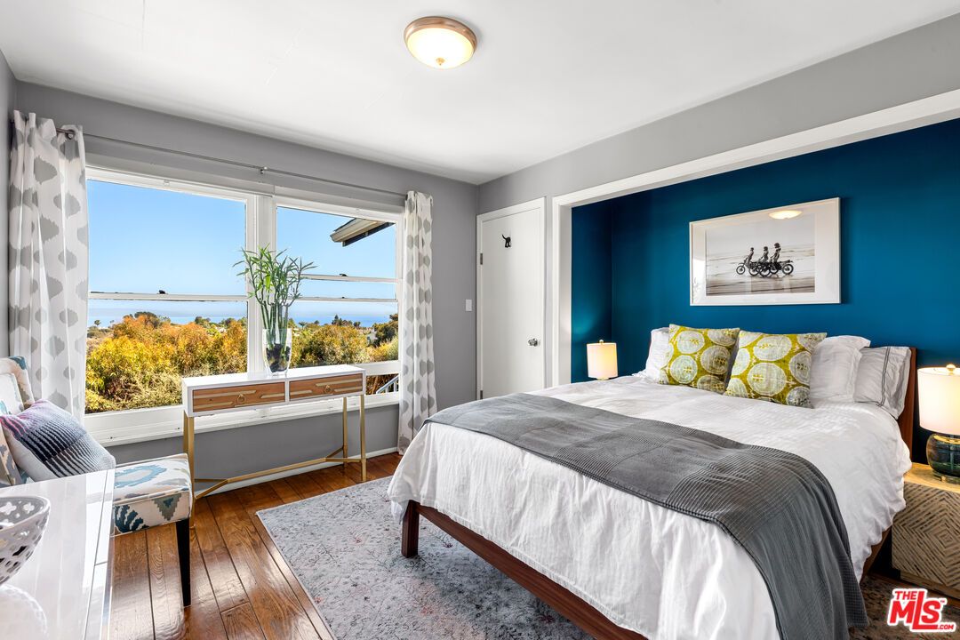 Bedroom, Interior, Water, Wood Texture Flooring