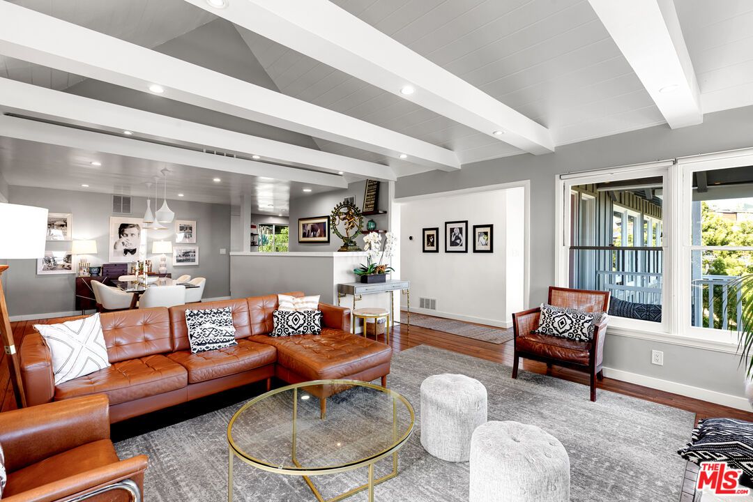 Dining room, Interior, Living room, Pendant Lights, Recessed Lighting, Wood Texture Flooring