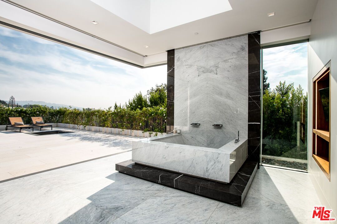 Bathroom, Interior, Marble, Marble Walls, Recessed Lighting