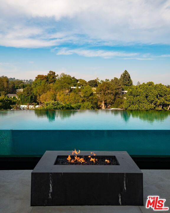 Exterior, Pool, Water