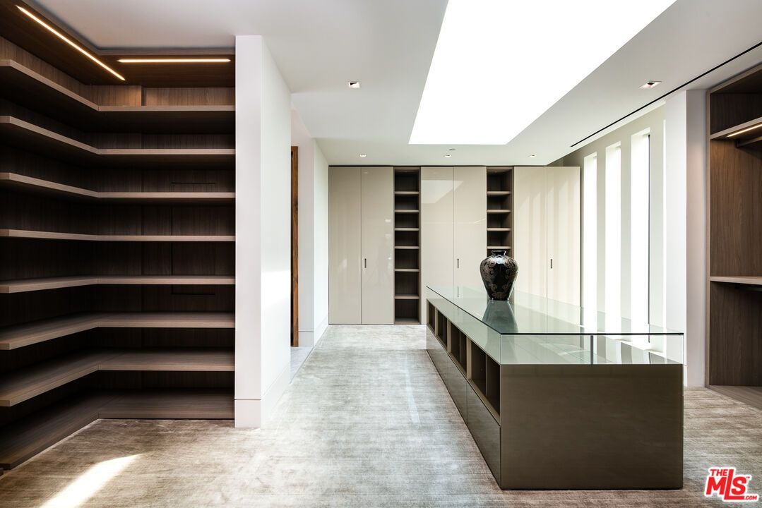 Interior, Recessed Lighting, Walk-in Closets