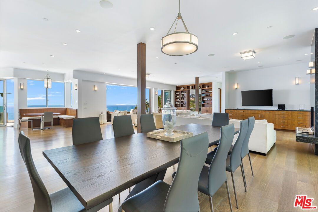 Dining room, Interior, Pendant Lights, Recessed Lighting, Water, Wood Texture Flooring