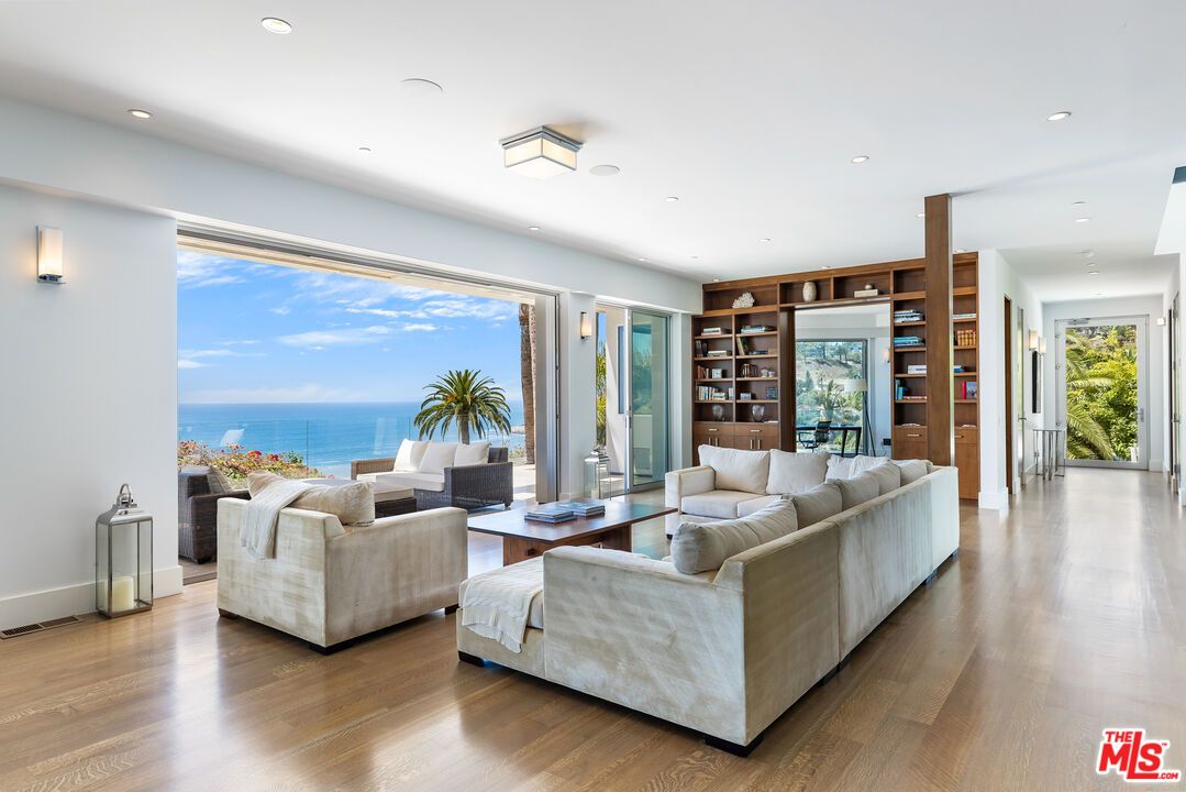 Interior, Living room, Recessed Lighting, Water, Wood Texture Flooring