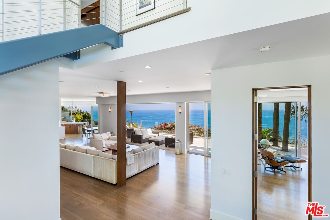 Interior, Living room, Recessed Lighting, Water, Wood Texture Flooring