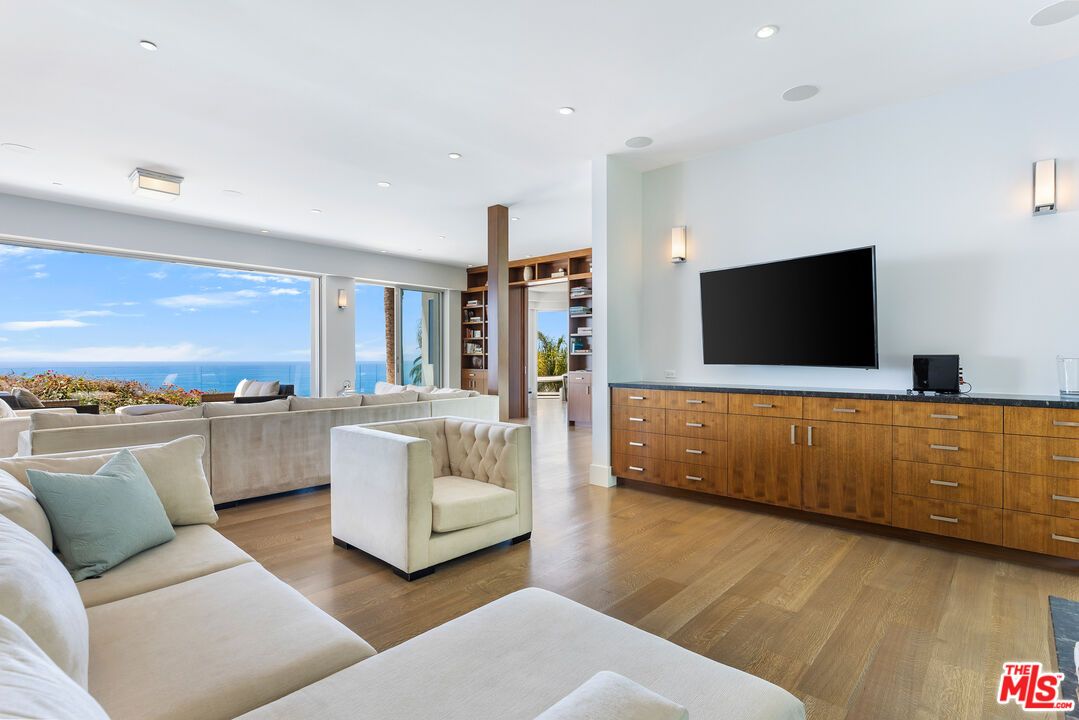 Interior, Living room, Recessed Lighting, Water, Wood Texture Flooring