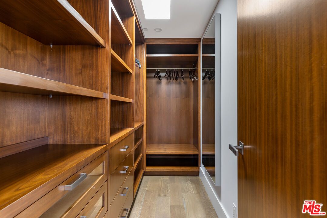 Interior, Walk-in Closets, Wood Texture Flooring