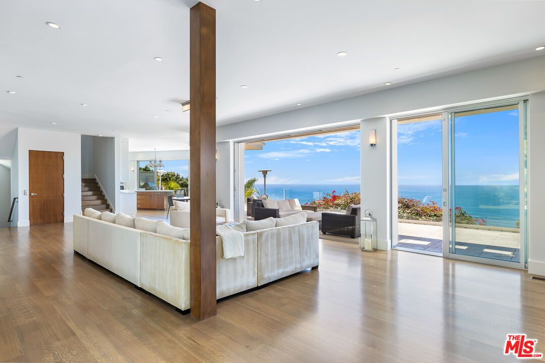 Interior, Living room, Recessed Lighting, Water, Wood Texture Flooring