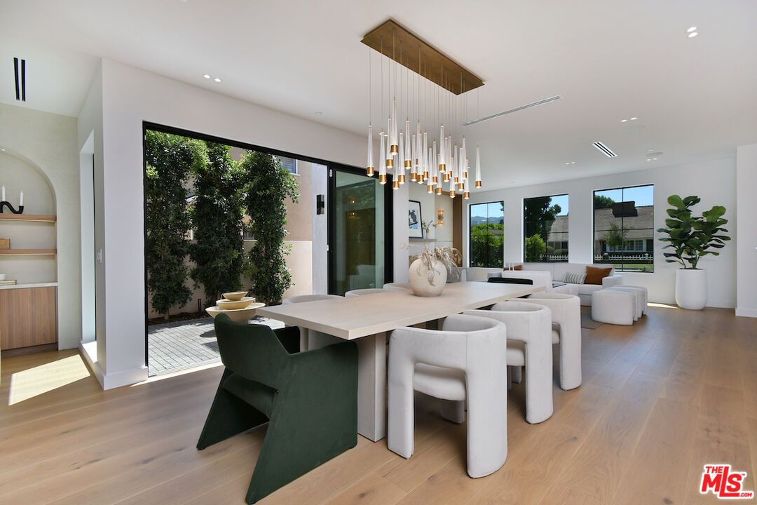Dining room, Interior, Living room, Pendant Lights, Recessed Lighting, Wood Texture Flooring
