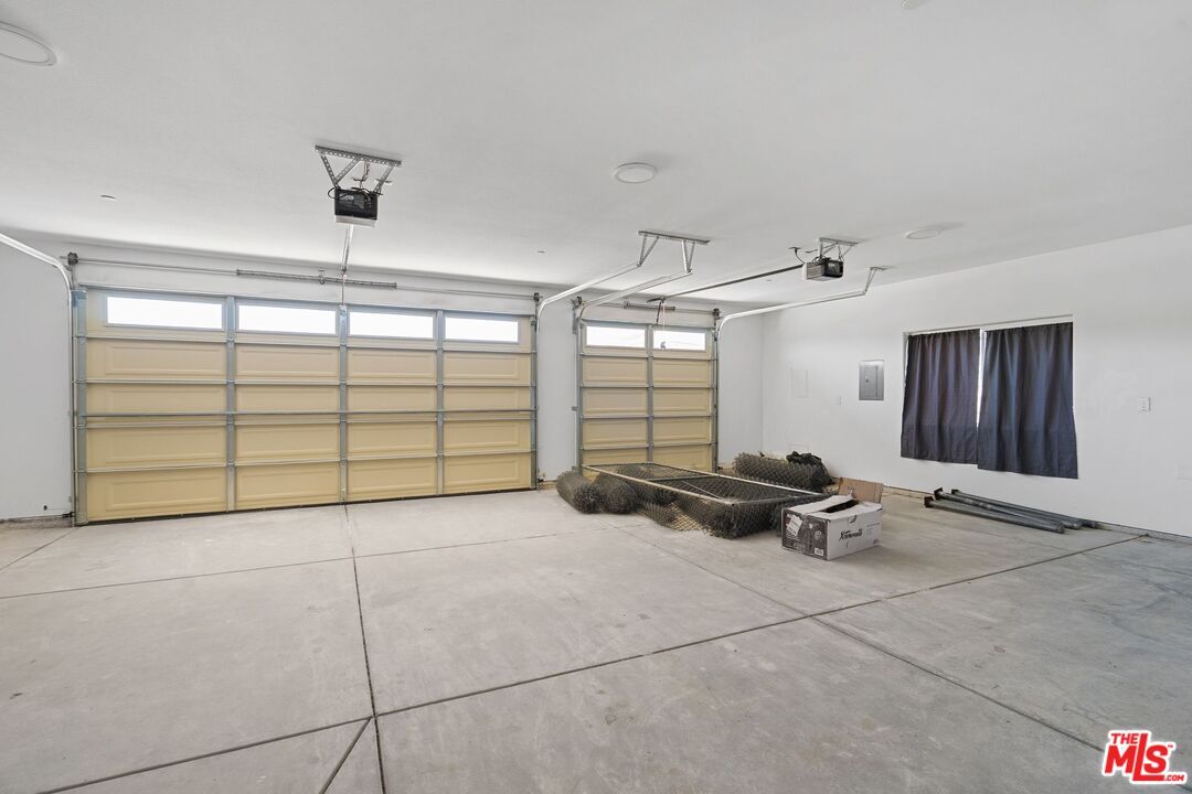 Garage, Interior