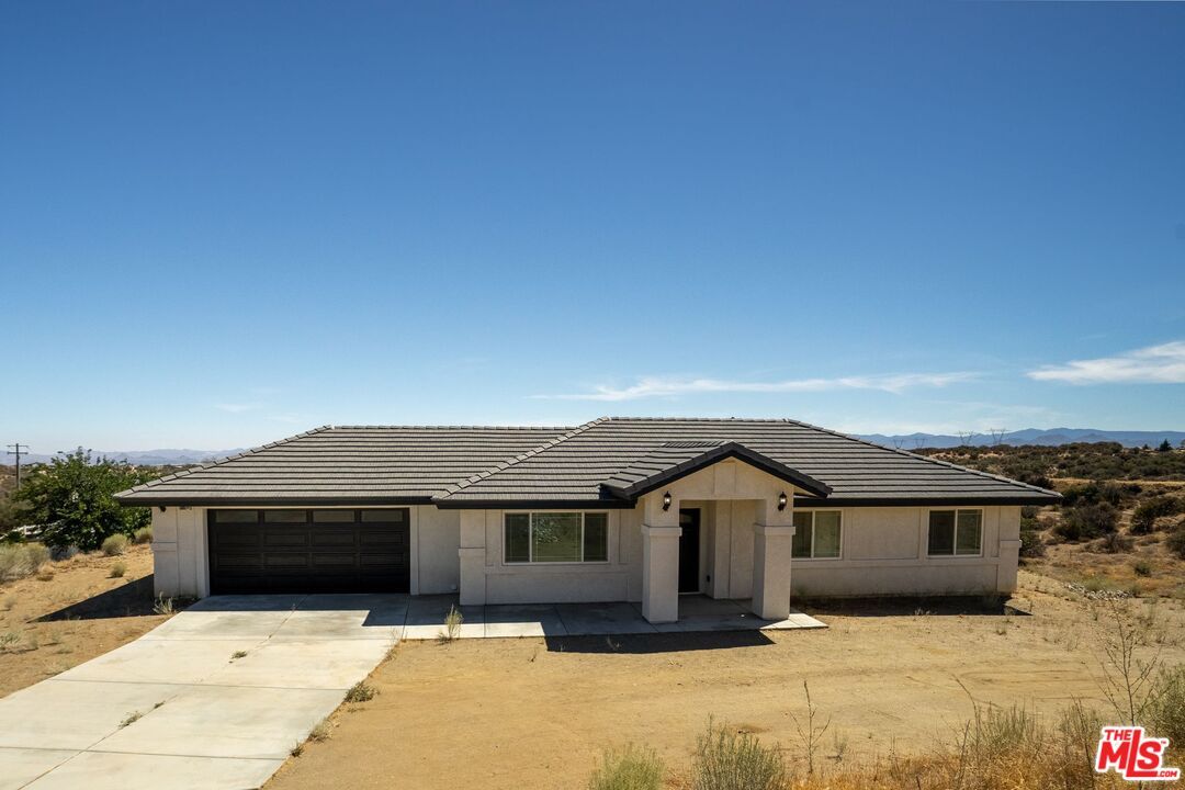 Attached, Exterior, Facade, Ranch