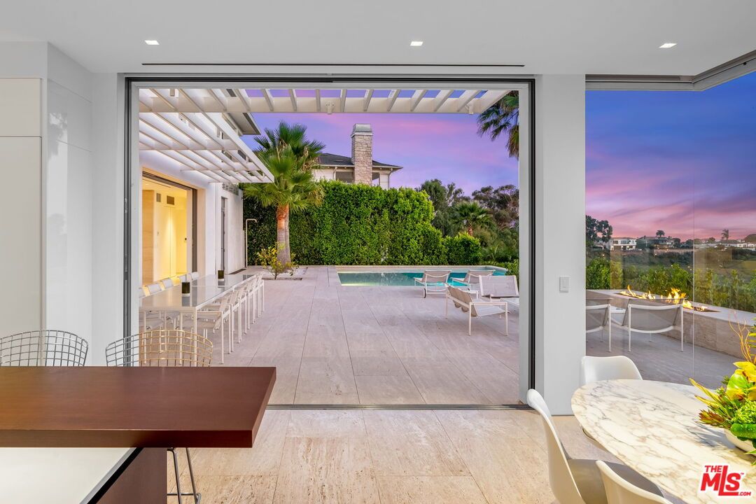 Exterior, Pool, Recessed Lighting