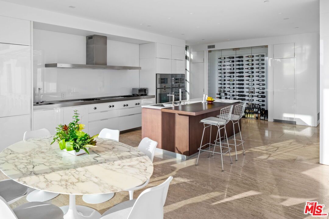 Dining room, Interior, Kitchen, Recessed Lighting, Stainless Steel Appliances