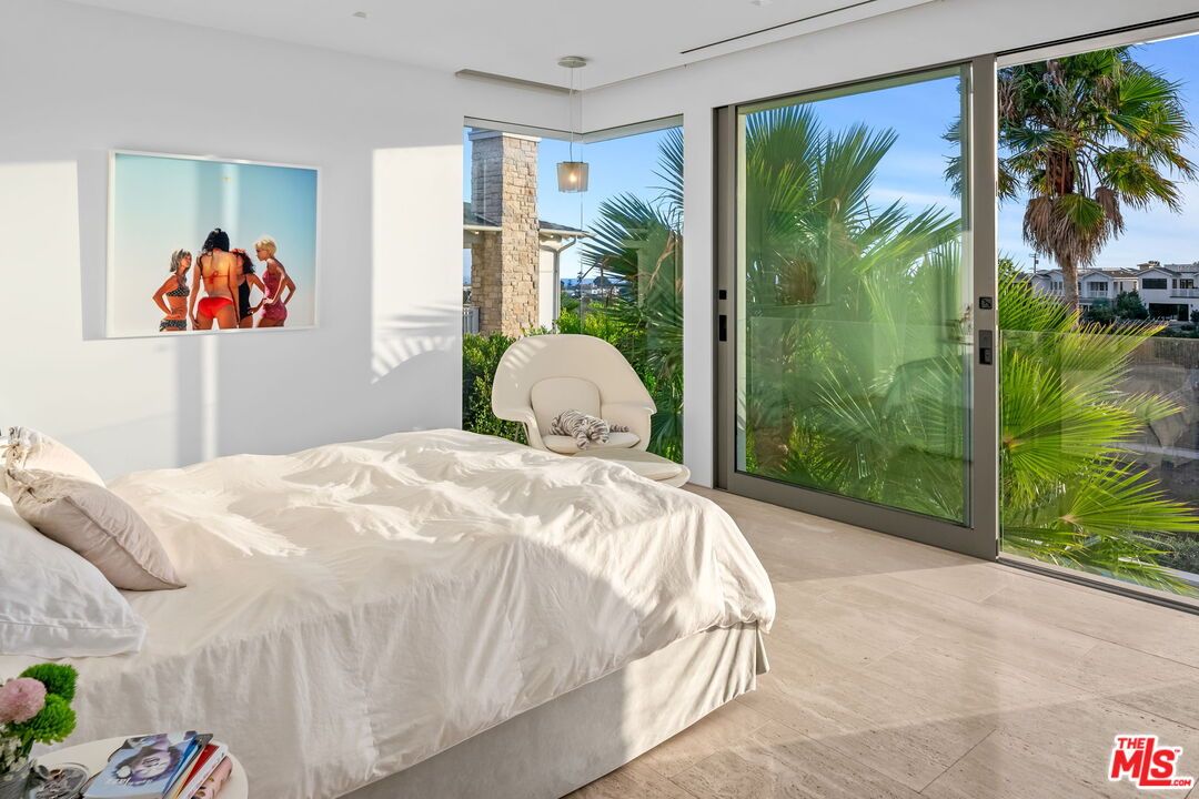 Bedroom, Interior, Pendant Lights, Wood Texture Flooring