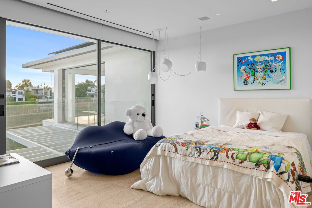 Bedroom, Interior, Pendant Lights, Recessed Lighting, Wood Texture Flooring