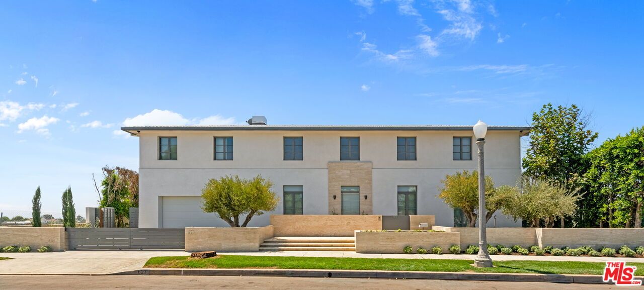 Attached, Exterior, Facade, Modern
