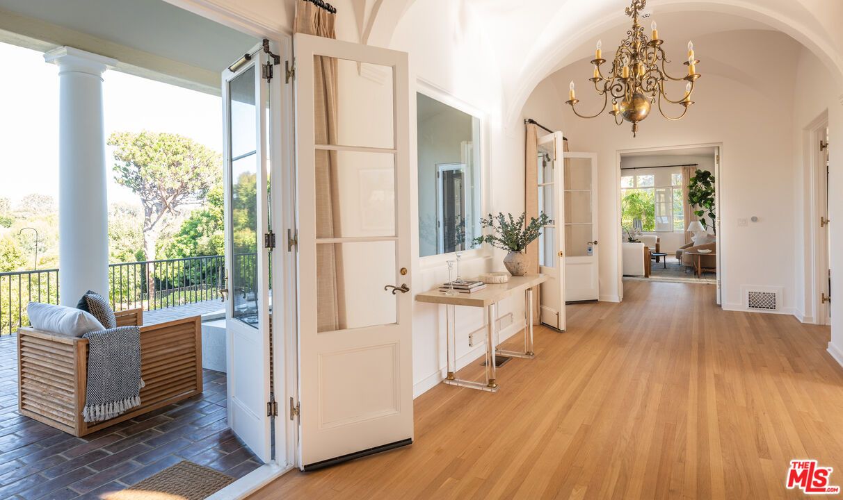 Chandelier, Interior, Wood Texture Flooring