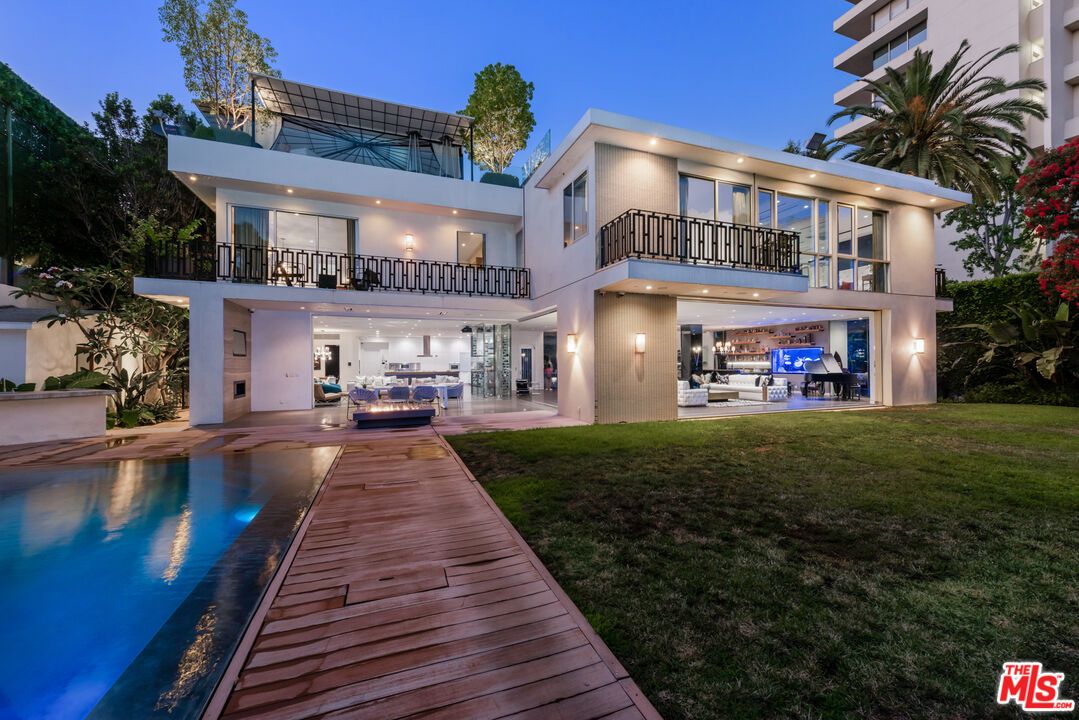 Backyard, Exterior, Pool