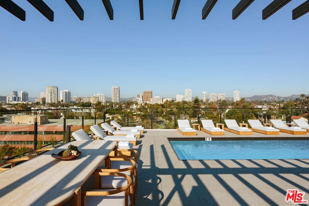 Exterior, Pool, Other, Skyline