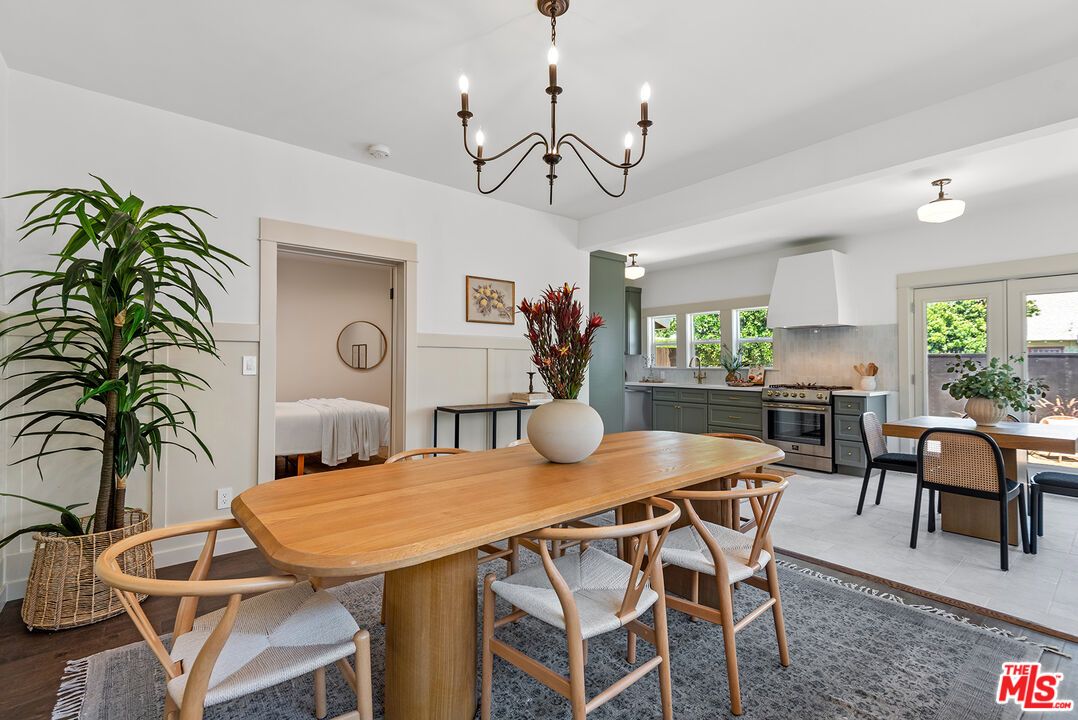 Chandelier, Dining room, Interior