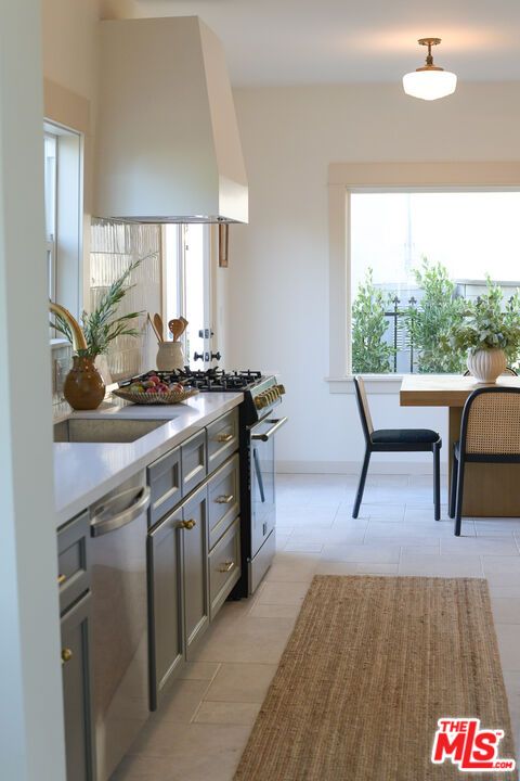 Dining room, Interior, Kitchen, Stainless Steel Appliances
