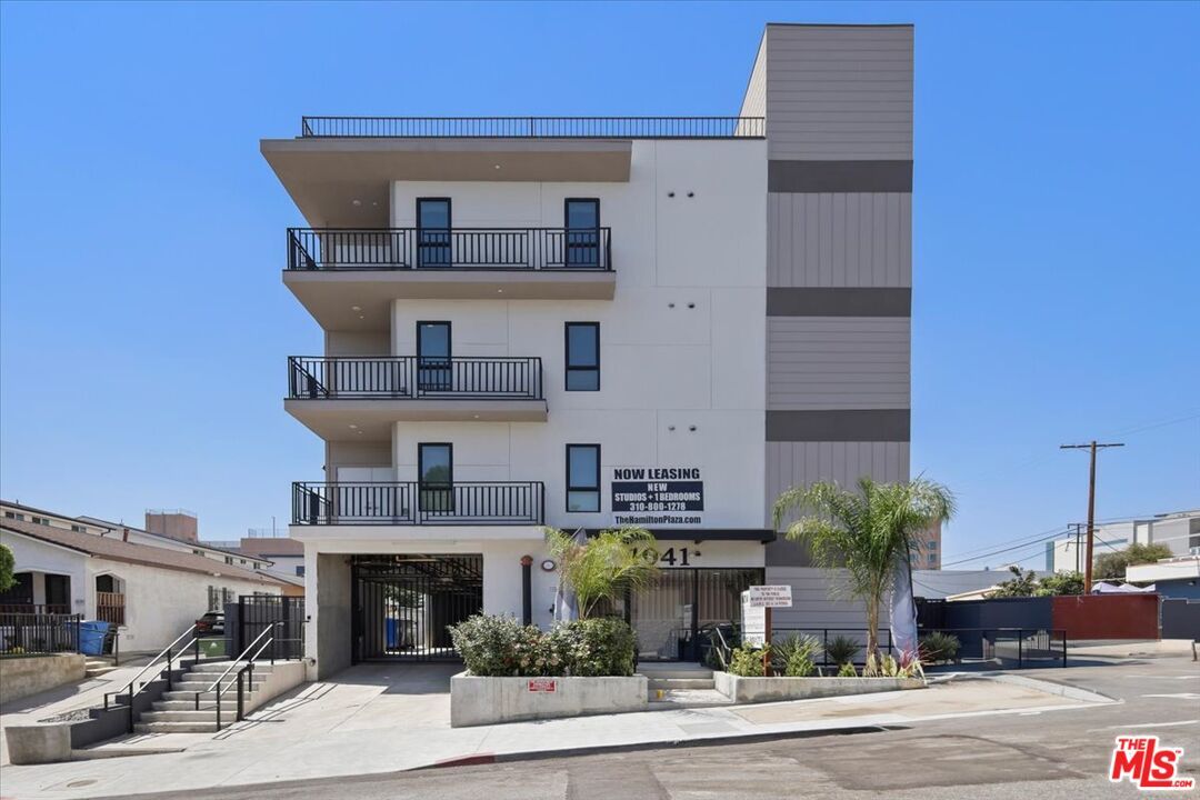 Exterior, Facade, Condo Building