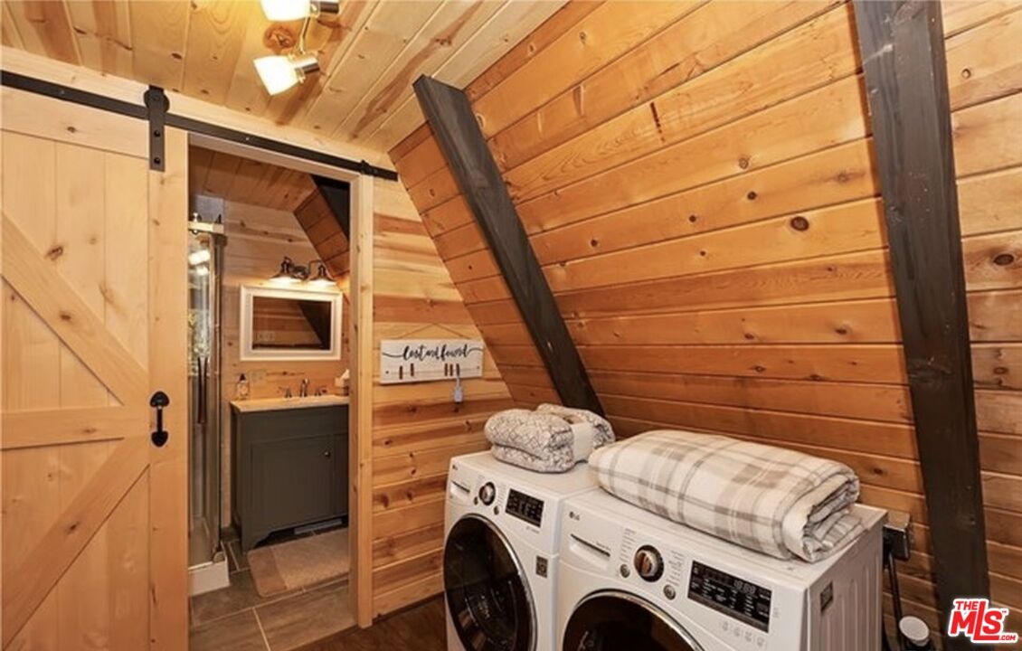 Interior, Washer, Wooden Beams, Wooden Ceilings, Wooden Walls