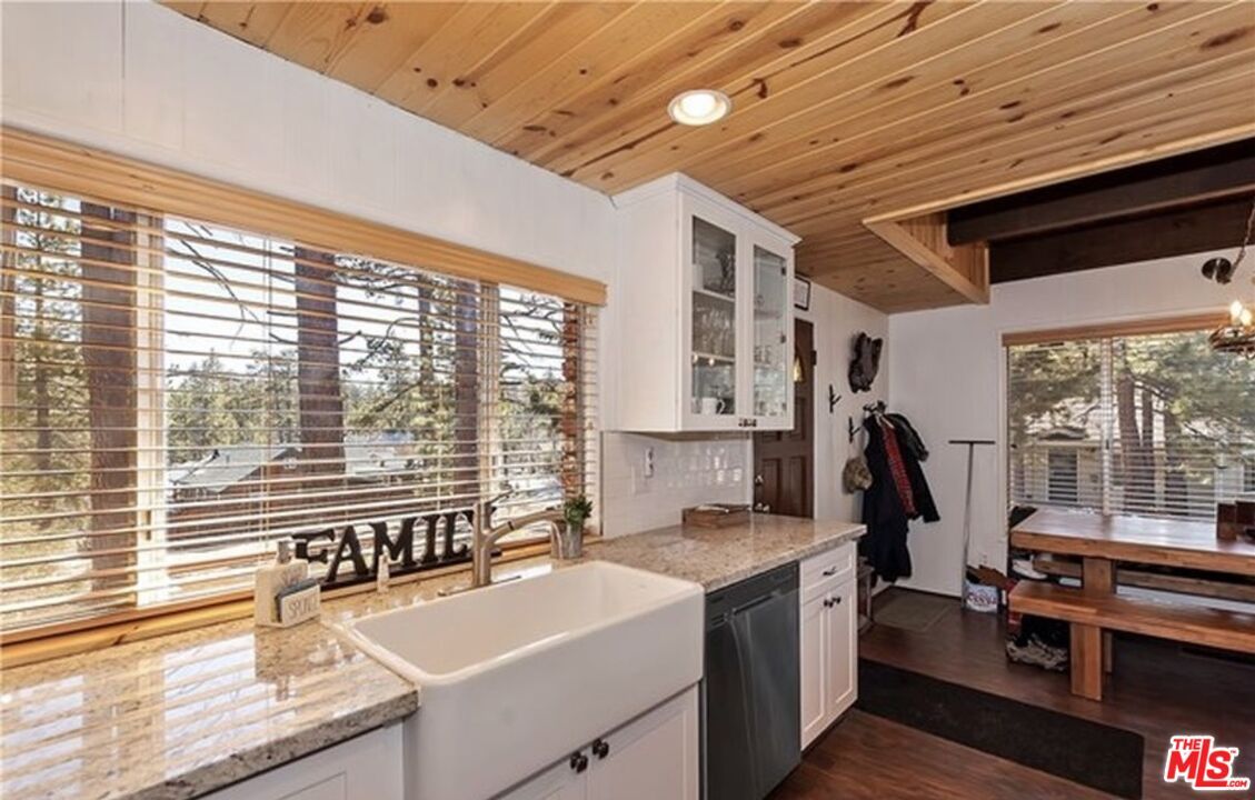 Chandelier, Dining room, Interior, Kitchen, Recessed Lighting, Wooden Beams, Wooden Ceilings, Wood Texture Flooring