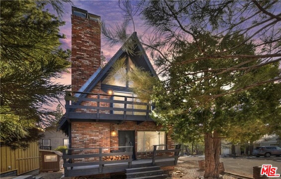 Backyard, Exterior, Facade, Brick Facade, A Frame