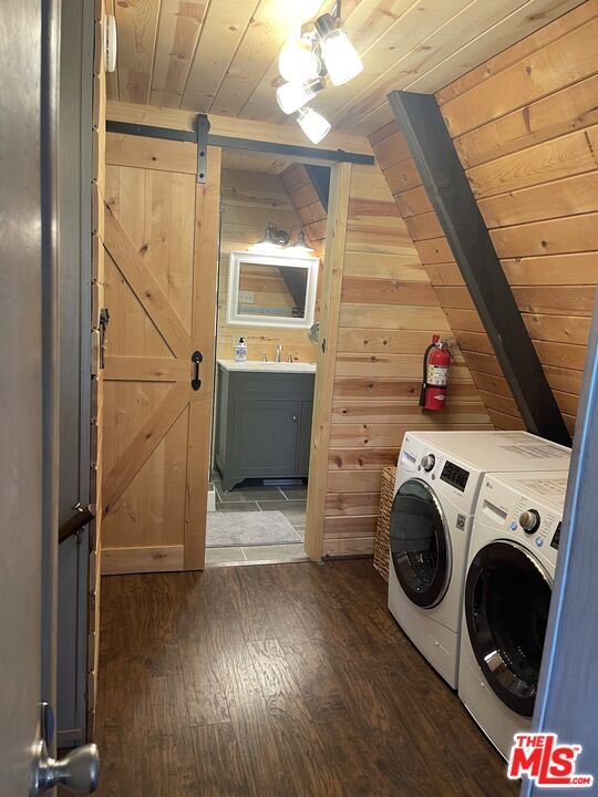 Interior, Washer, Wooden Ceilings, Wood Texture Flooring, Wooden Walls