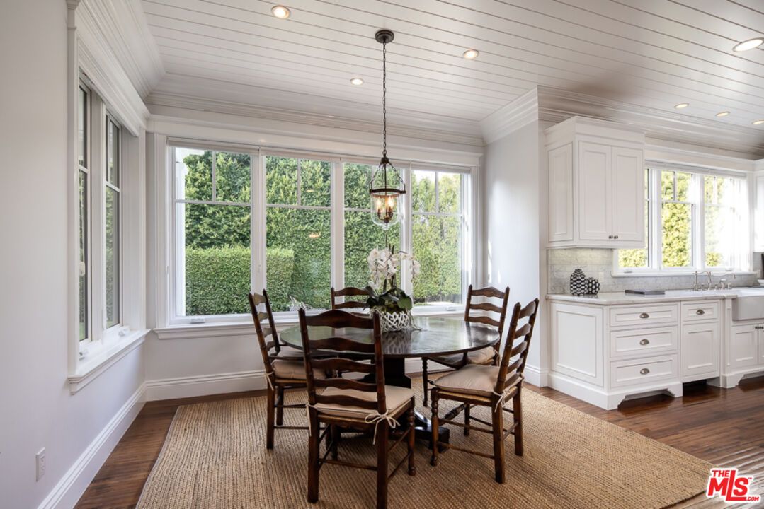 Dining room, Interior, Pendant Lights, Recessed Lighting, Wood Texture Flooring
