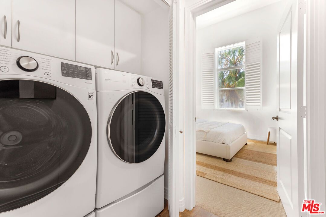 Interior, Utility Closets, Washer, Wood Texture Flooring