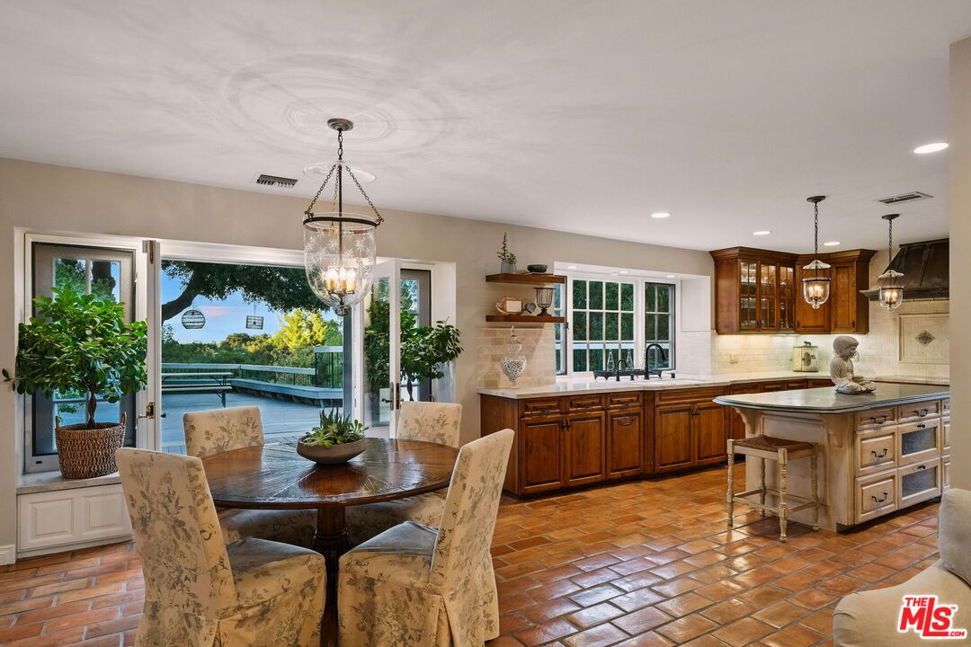 Chandelier, Dining room, Interior, Kitchen, Pendant Lights, Recessed Lighting