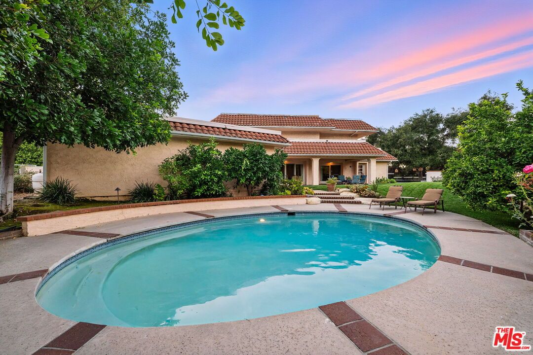 Exterior, Pool