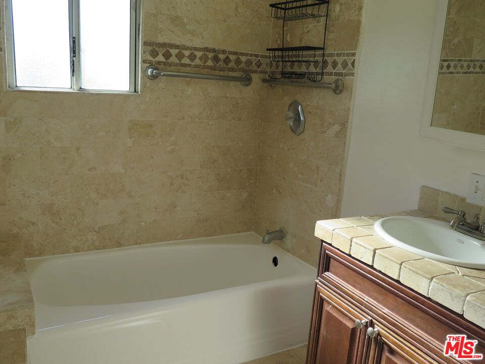 Bathroom, Interior, Tile Countertops