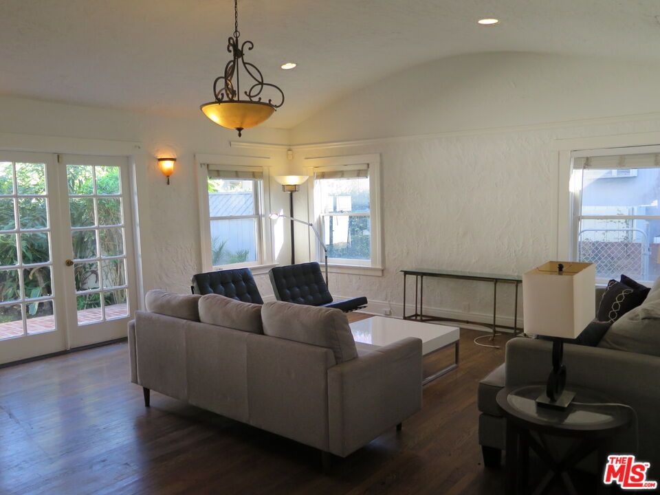 Interior, Living room, Pendant Lights, Recessed Lighting, Wood Texture Flooring