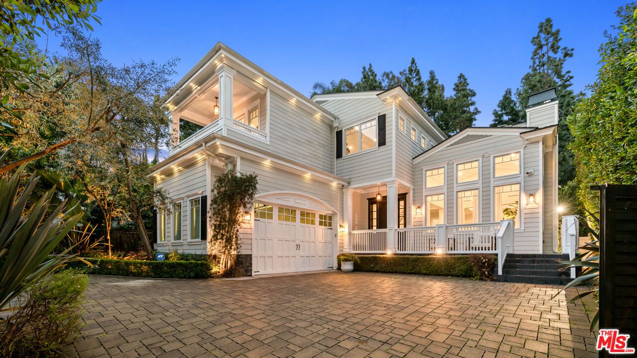 Attached, Exterior, Facade, Farmhouse