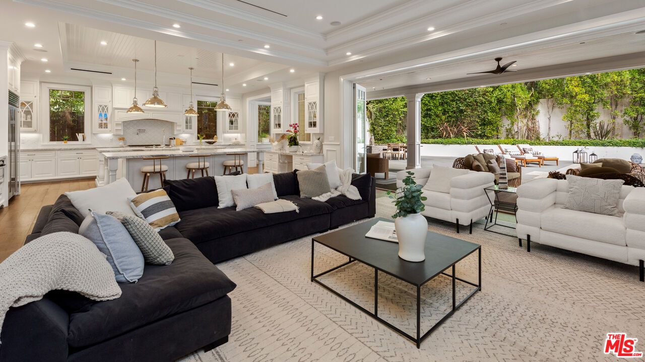 Interior, Kitchen, Living room, Pendant Lights, Recessed Lighting, Wood Texture Flooring
