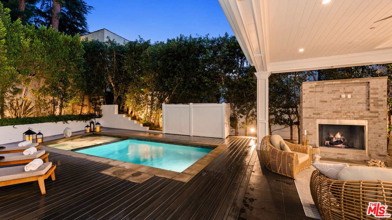 Exterior, Fireplace, Pool