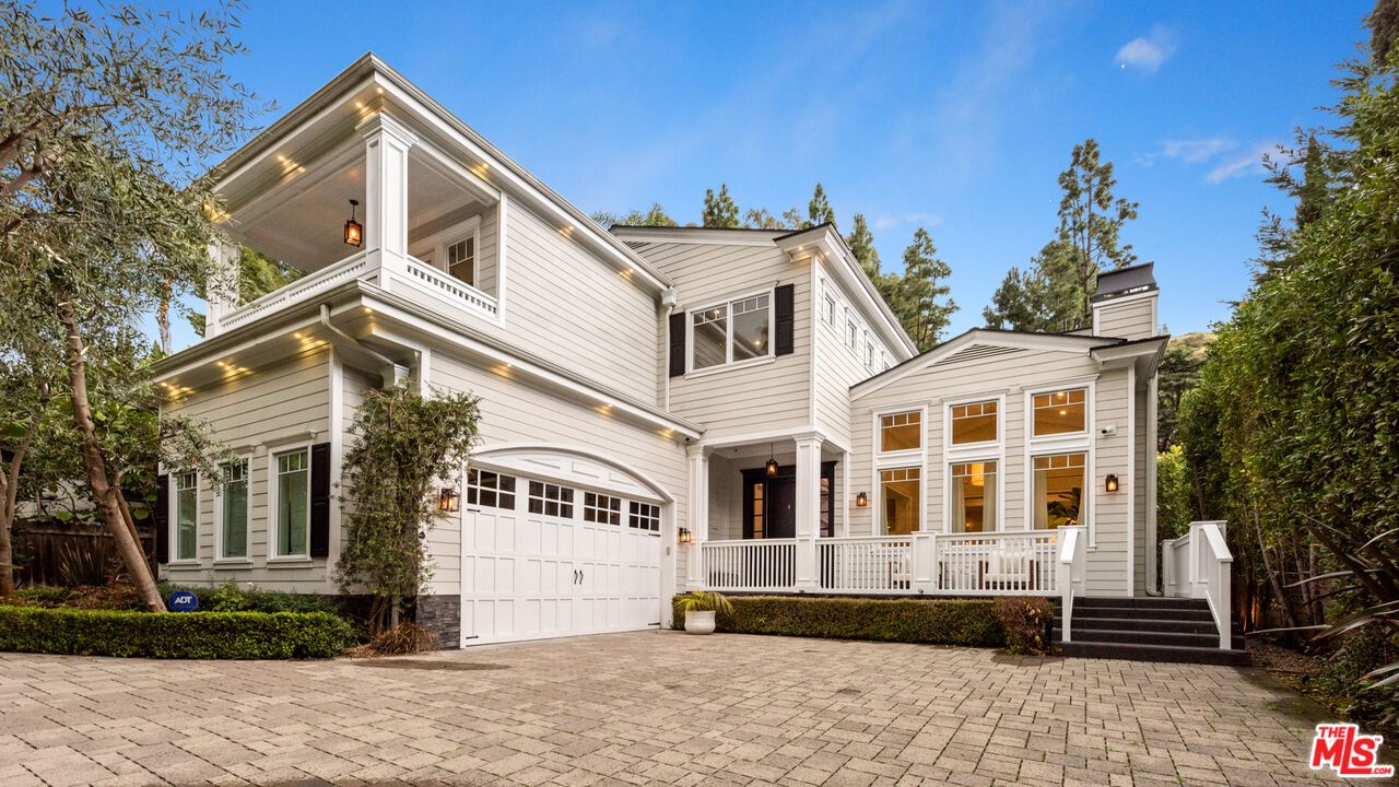 Attached, Exterior, Facade, Farmhouse