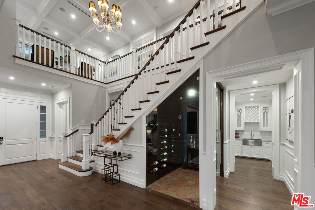 Chandelier, Interior, Recessed Lighting, Wood Texture Flooring