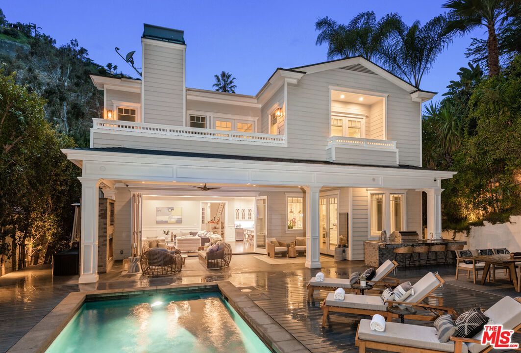Exterior, Pool